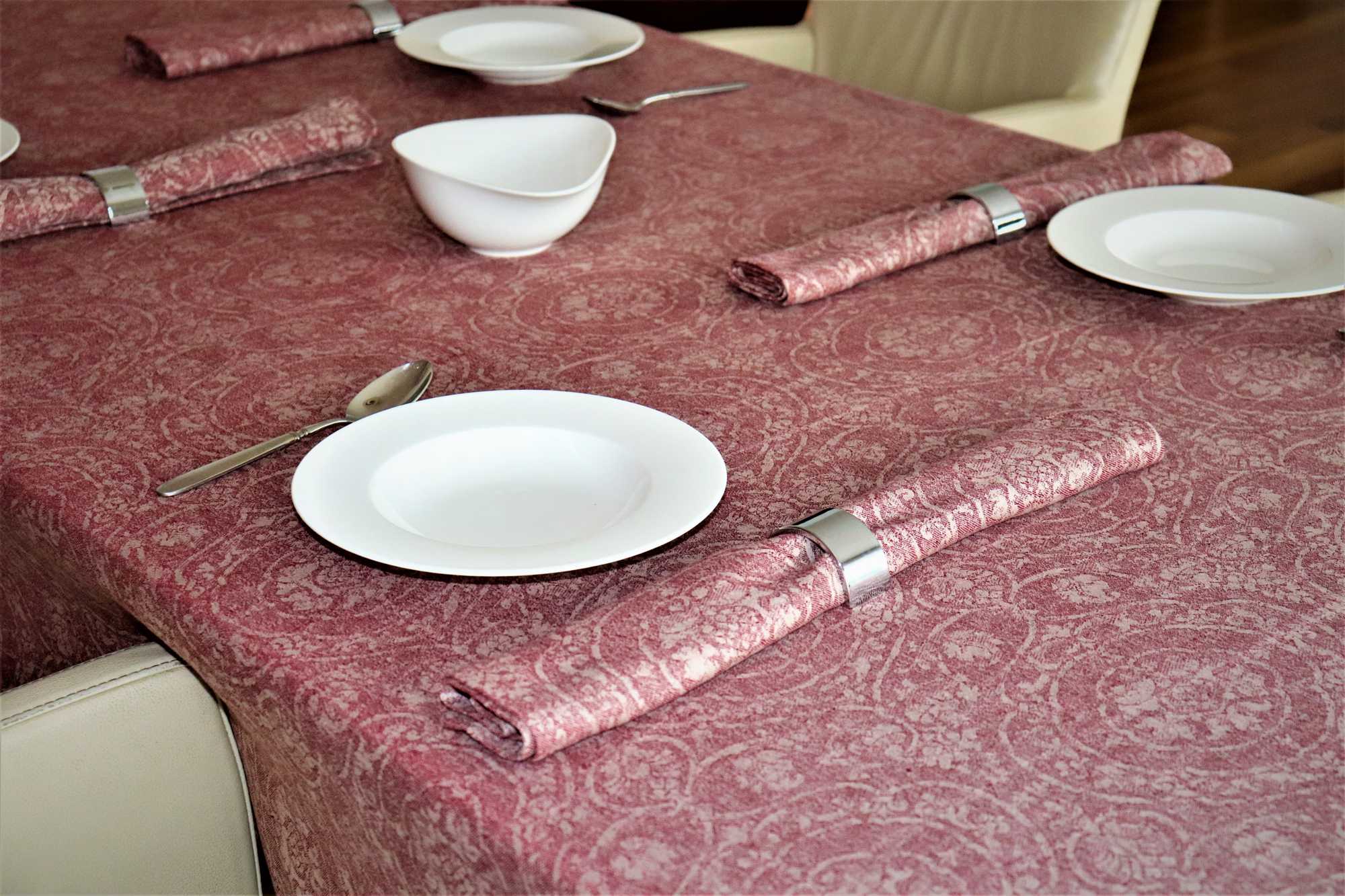 Tischtücher aus Halbleinen mit Kuvertsaum von verum textilia